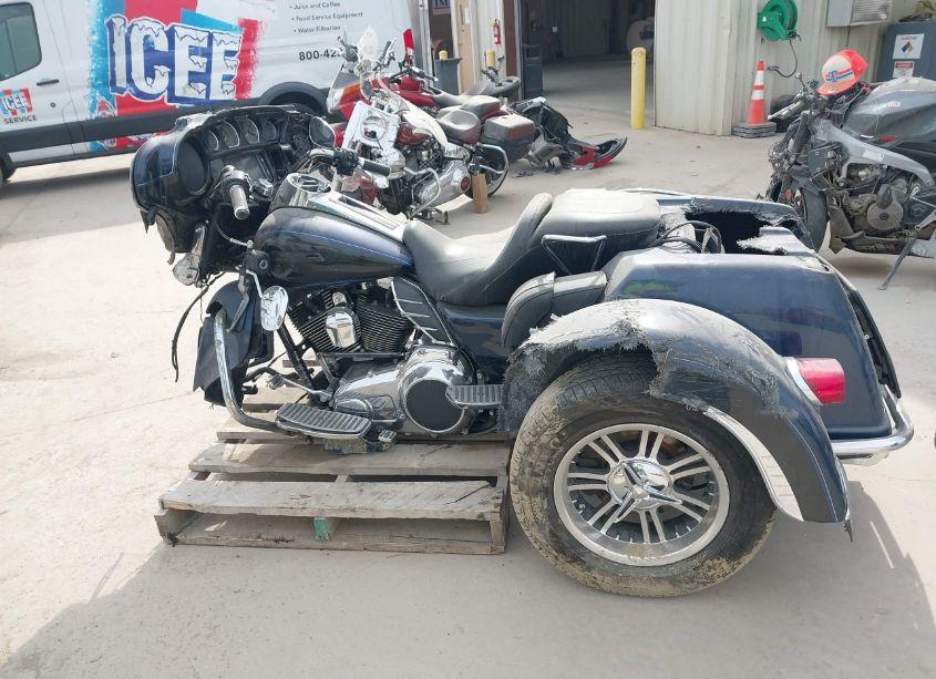 Photo 12 of 2014 Harley-davidson Flhtcutg TRI GLIDE ULTRA (VIN 1HD1MAL19EB852392)