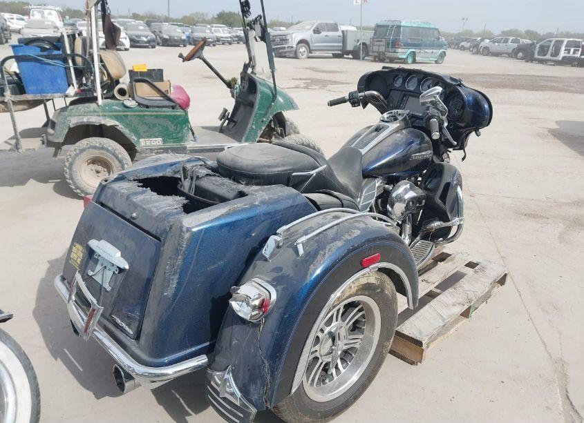Photo 4 of 2014 Harley-davidson Flhtcutg TRI GLIDE ULTRA (VIN 1HD1MAL19EB852392)