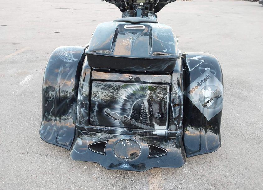 Photo 6 of 2011 Harley-davidson Flhtcutg N/A (VIN 1HD1MAM18BB850451)