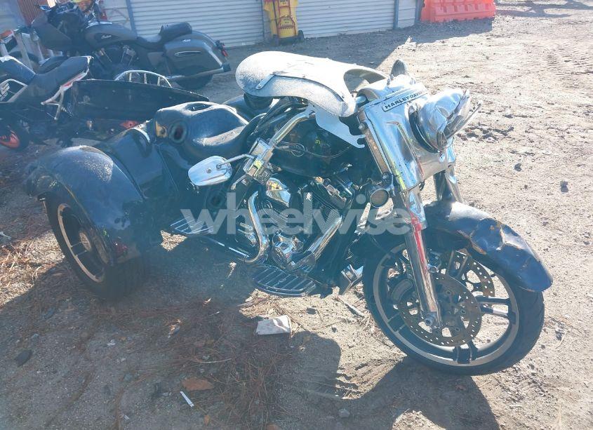 2015 Harley-davidson Flrt FREE WHEELER (VIN 1HD1MCM19FB850976) main photo