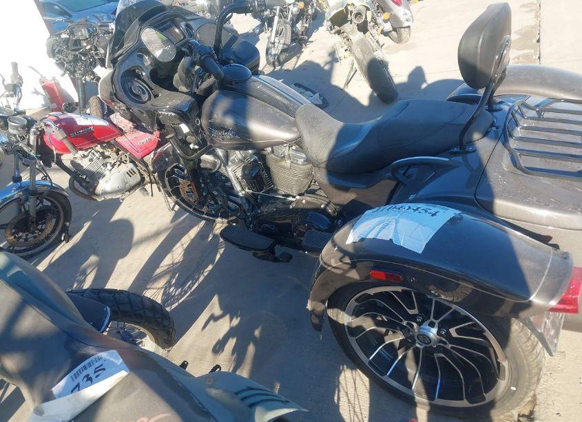 Photo 3 of 2023 Harley-davidson Fltrt N/A (VIN 1HD1MFP13PB859543)