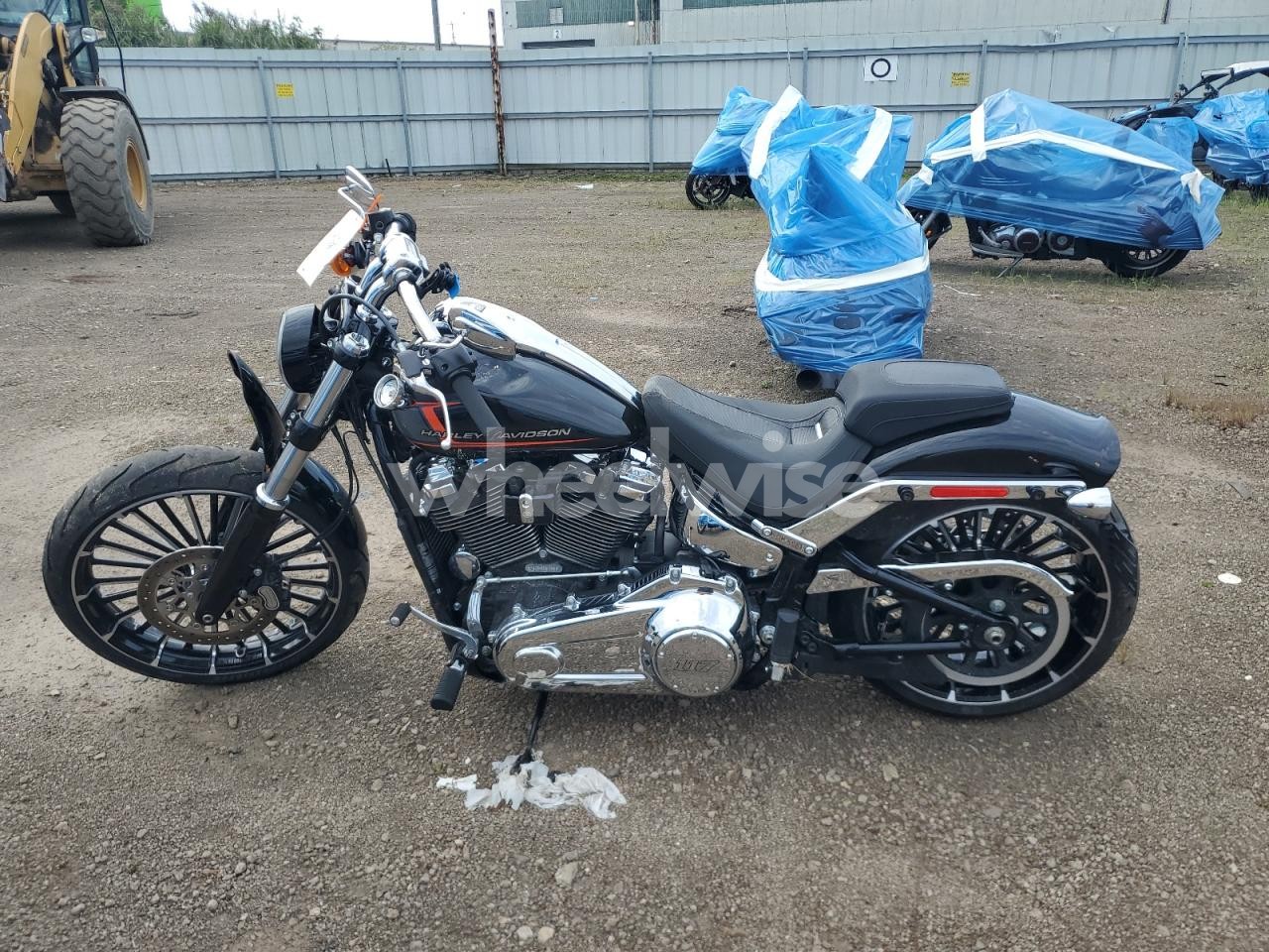 Photo 3 of 2023 HARLEY-DAVIDSON FXBR (VIN 1HD1YEZ19PB020136)