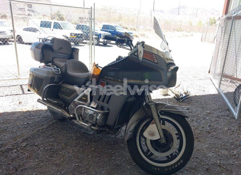 1982 Honda Gl1100 A (VIN 1HFSC022XCA215503) main photo