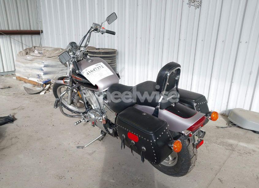 Photo 3 of 2000 Honda Vt1100 C (VIN 1HFSC1801YA402471)