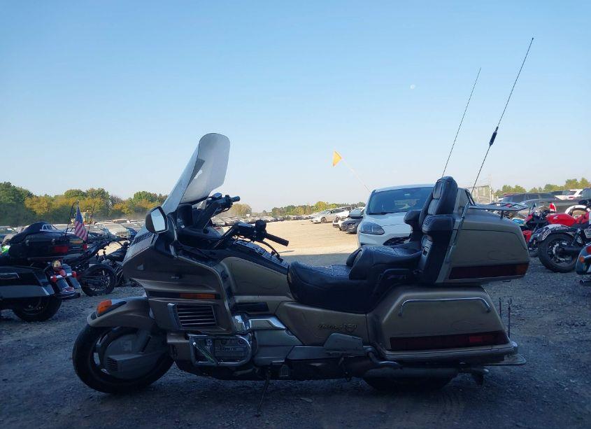 Photo 13 of 1988 Honda Gl1500 (VIN 1HFSC2203JA004117)