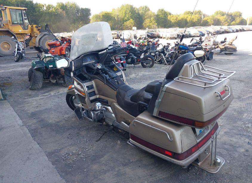 Photo 3 of 1988 Honda Gl1500 (VIN 1HFSC2203JA004117)