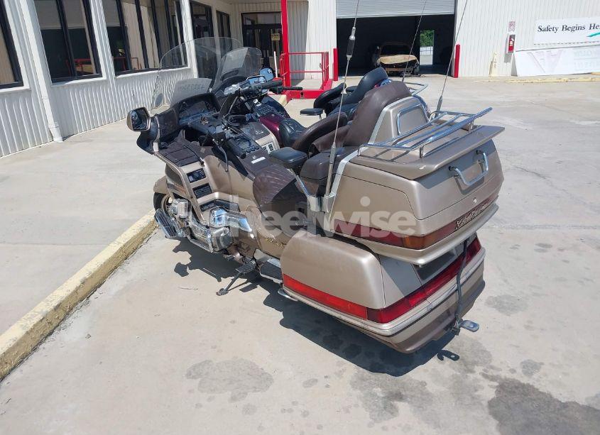 Photo 3 of 1988 Honda Gl1500 (VIN 1HFSC220XJA010111)