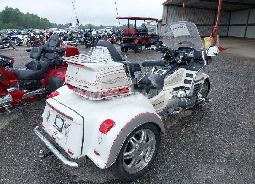 Photo 4 of 1998 Honda Gl1500 SE (VIN 1HFSC2237WA001805)