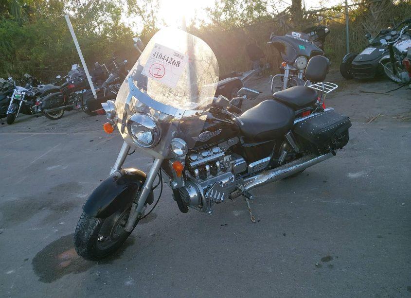 Photo 2 of 1999 Honda Gl1500 C/2 (VIN 1HFSC3402XA201159)