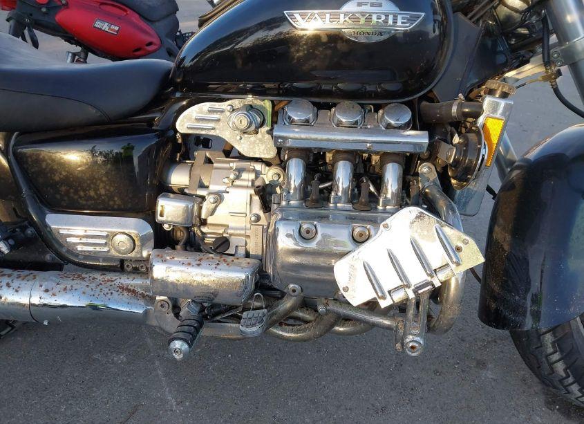 Photo 8 of 1999 Honda Gl1500 C/2 (VIN 1HFSC3402XA201159)