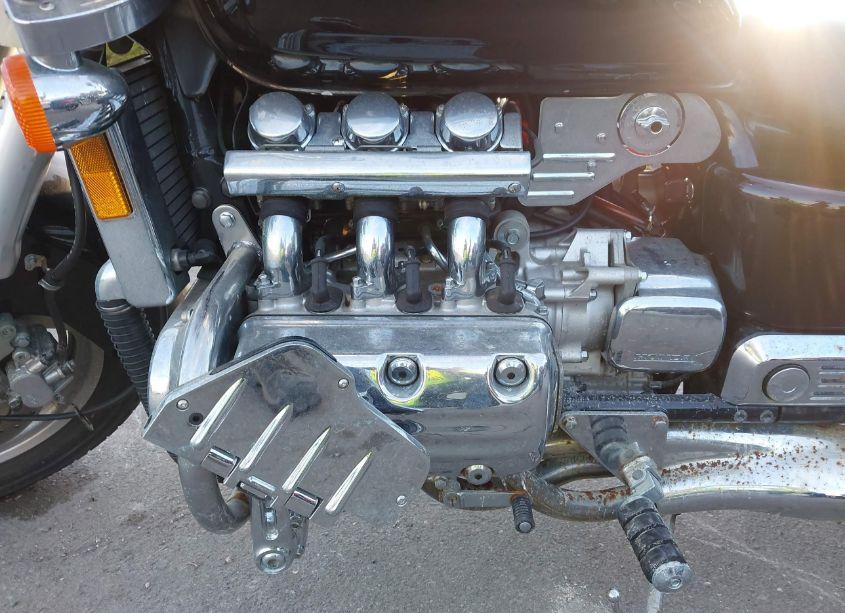 Photo 9 of 1999 Honda Gl1500 C/2 (VIN 1HFSC3402XA201159)