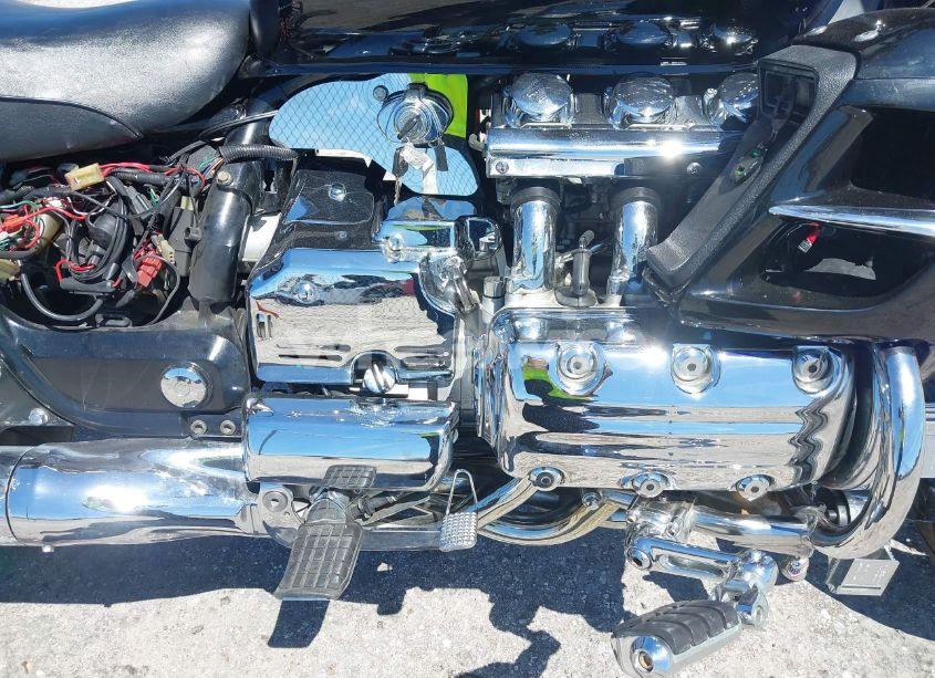 Photo 8 of 2001 Honda Gl1500 CF (VIN 1HFSC41001A200559)