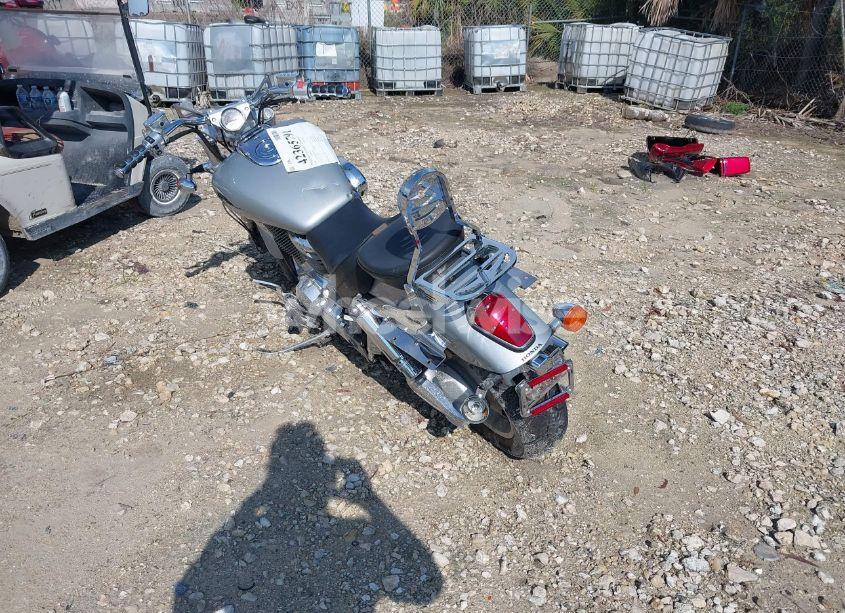 Photo 3 of 2002 Honda Vtx1800 C (VIN 1HFSC46082A009529)