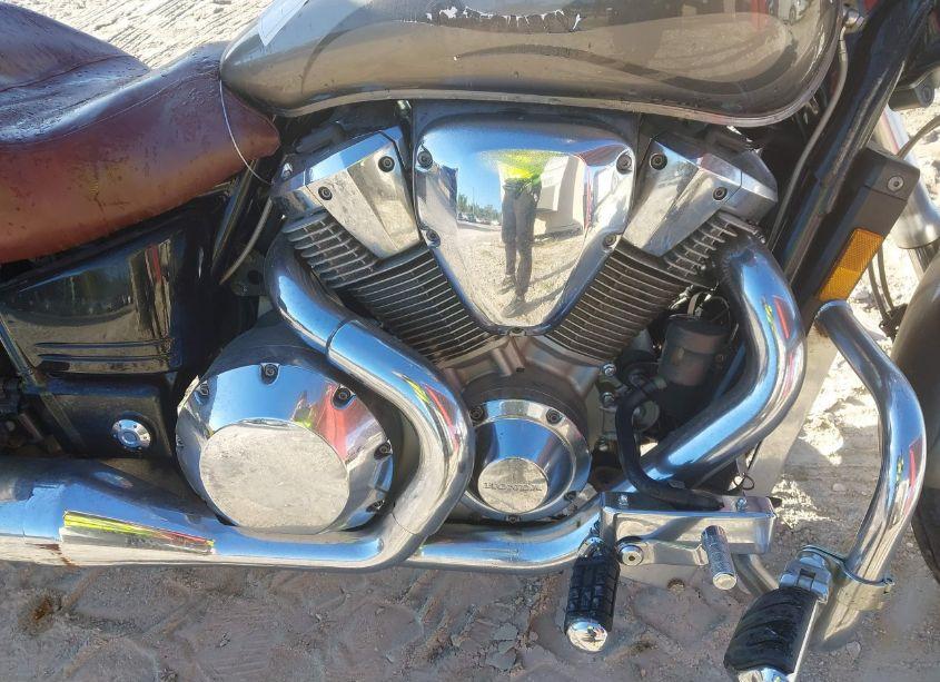 Photo 8 of 2004 Honda Vtx1800 C (VIN 1HFSC46084A200337)