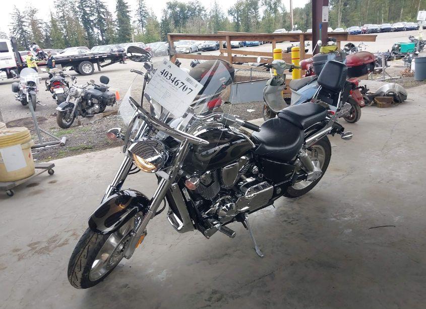 Photo 2 of 2005 Honda Vtx1800 C2 (VIN 1HFSC46305A302923)