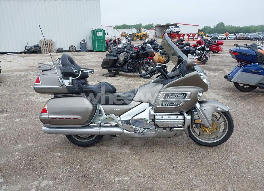 Photo 12 of 2004 Honda Gl1800 (VIN 1HFSC47074A300296)