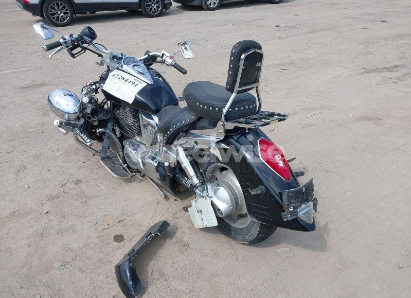 Photo 3 of 2006 Honda Vtx1300 R (VIN 1HFSC52676A312209)