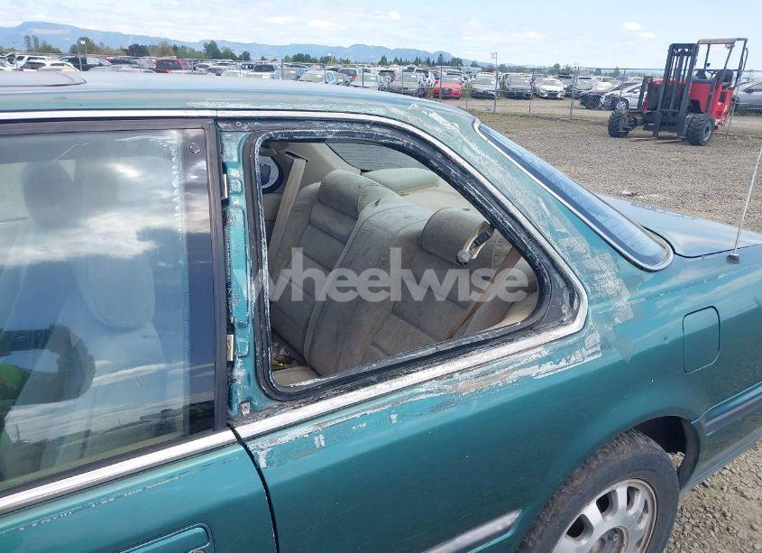Photo 12 of 1992 Honda Accord EX (VIN 1HGCB7272NA037628)