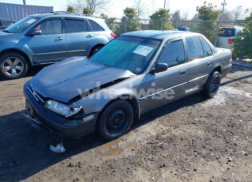 Photo 2 of 1992 Honda Accord DX (VIN 1HGCB7544NA131933)
