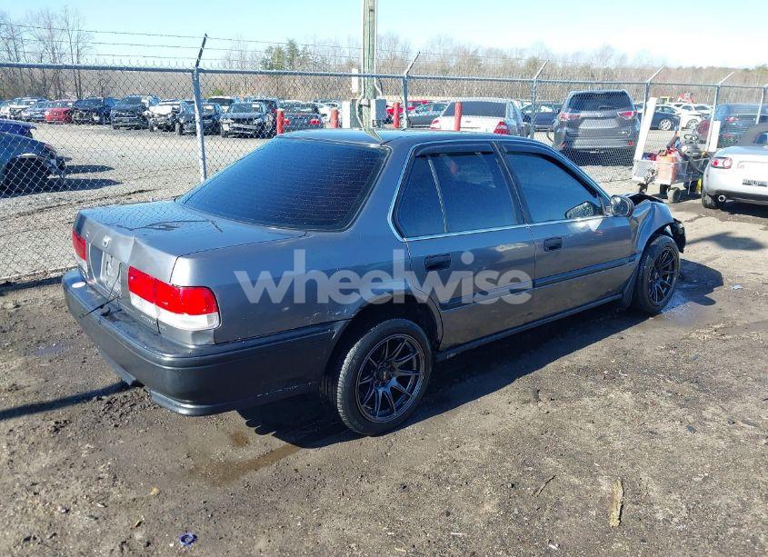 Photo 4 of 1992 Honda Accord DX (VIN 1HGCB7544NA131933)