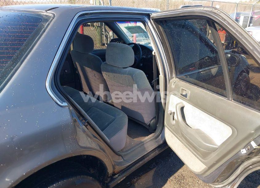 Photo 8 of 1992 Honda Accord DX (VIN 1HGCB7544NA131933)