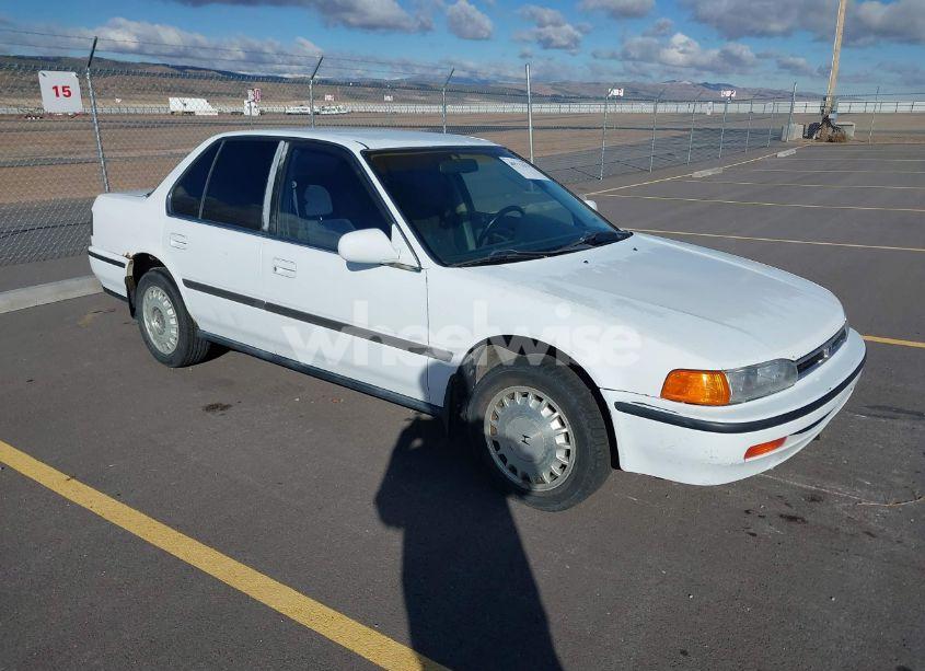 1992 Honda Accord LX (VIN 1HGCB7552NA007474) main photo