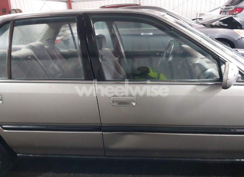 Photo 13 of 1992 Honda Accord EX (VIN 1HGCB7578NA125739)