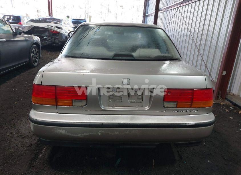 Photo 16 of 1992 Honda Accord EX (VIN 1HGCB7578NA125739)
