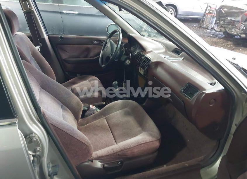 Photo 5 of 1992 Honda Accord EX (VIN 1HGCB7578NA125739)