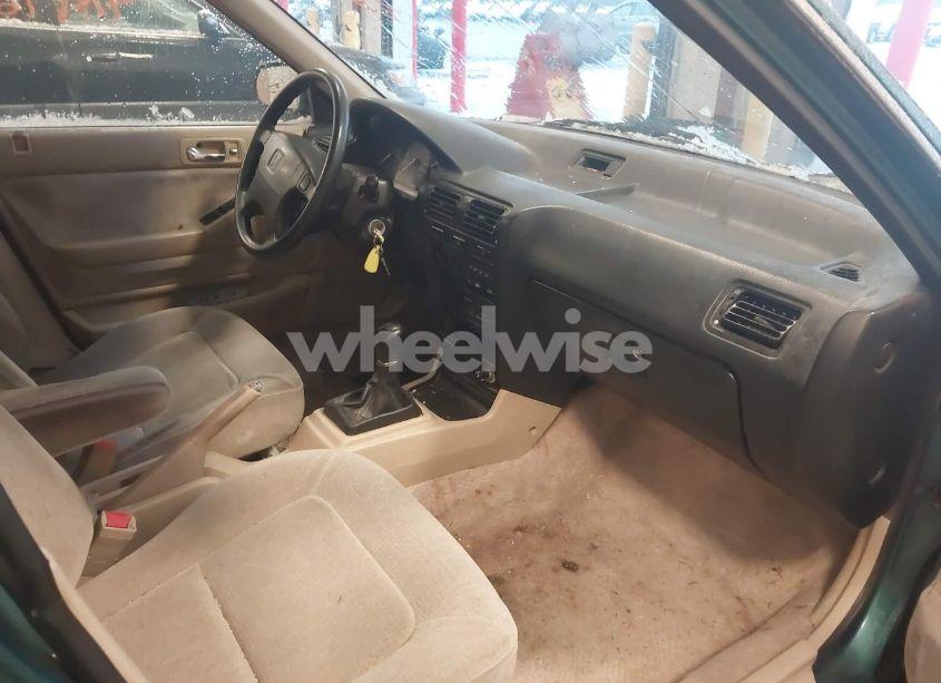 Photo 5 of 1993 Honda Accord EX (VIN 1HGCB7579PA137918)