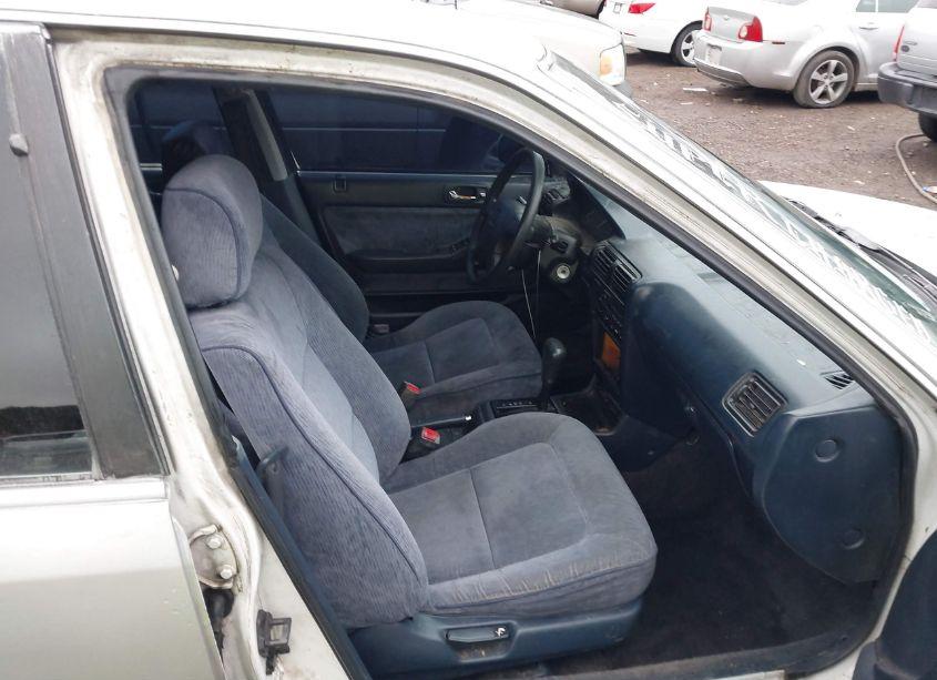 Photo 5 of 1993 Honda Accord LX (VIN 1HGCB7651PA000291)