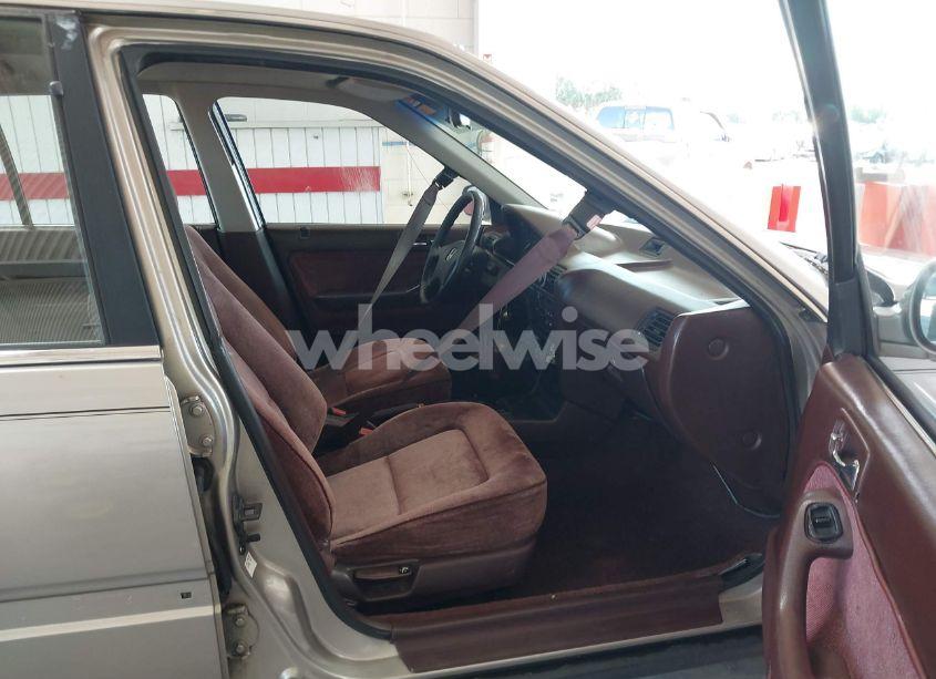 Photo 5 of 1990 Honda Accord LX/EX (VIN 1HGCB7652LA187714)