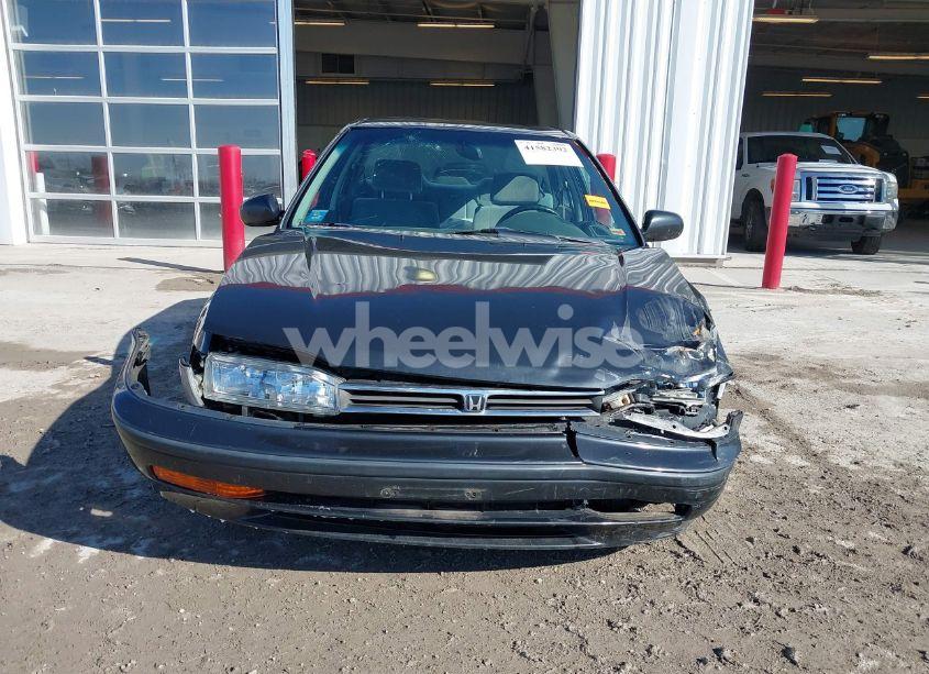 Photo 12 of 1992 Honda Accord LX (VIN 1HGCB7657NL015718)