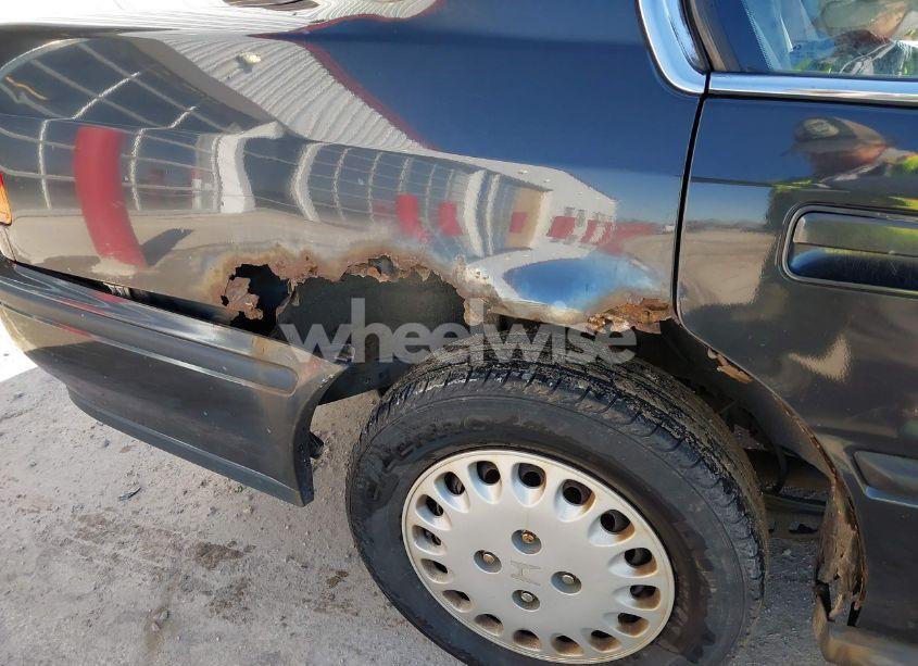 Photo 17 of 1992 Honda Accord LX (VIN 1HGCB7657NL015718)