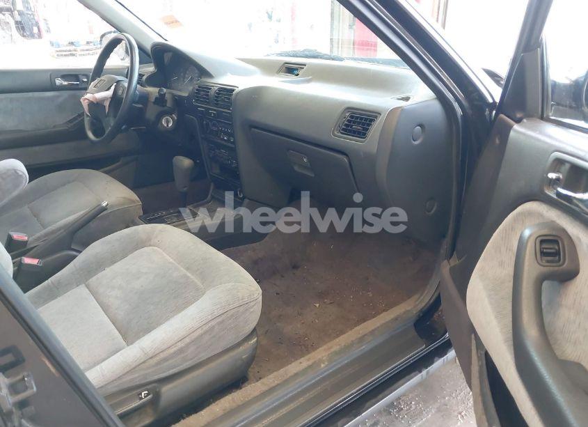 Photo 5 of 1992 Honda Accord LX (VIN 1HGCB7657NL015718)