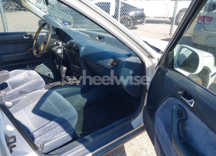 Photo 5 of 1993 Honda Accord LX (VIN 1HGCB765XPA035041)