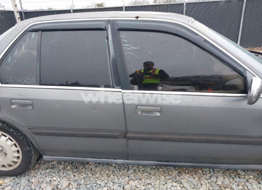 Photo 13 of 1990 Honda Accord EX/EX-R (VIN 1HGCB7662LA106171)