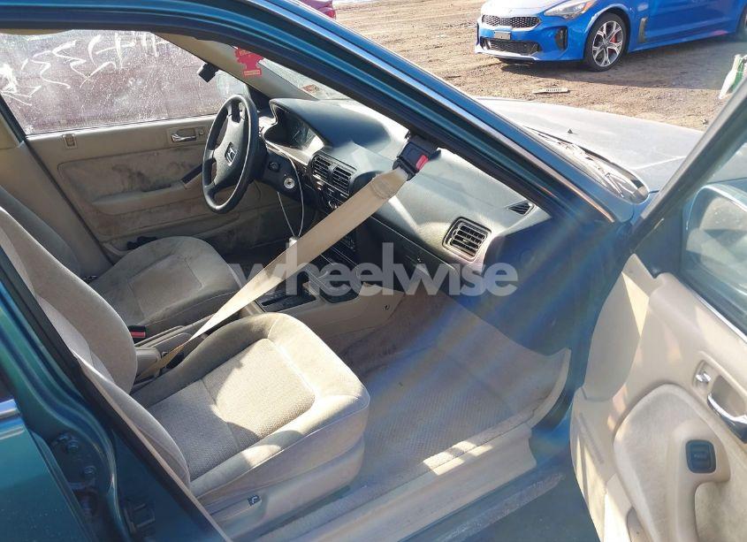 Photo 5 of 1990 Honda Accord EX/EX-R (VIN 1HGCB7668LA091661)