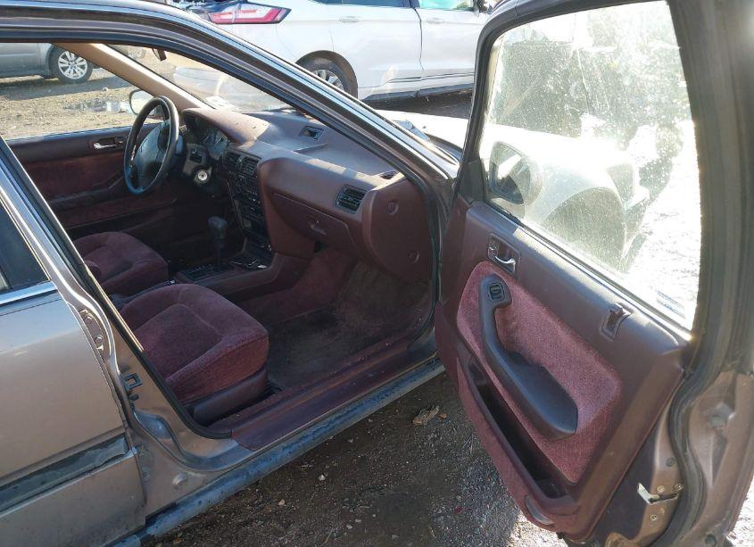 Photo 5 of 1993 Honda Accord EX (VIN 1HGCB7677PA026993)