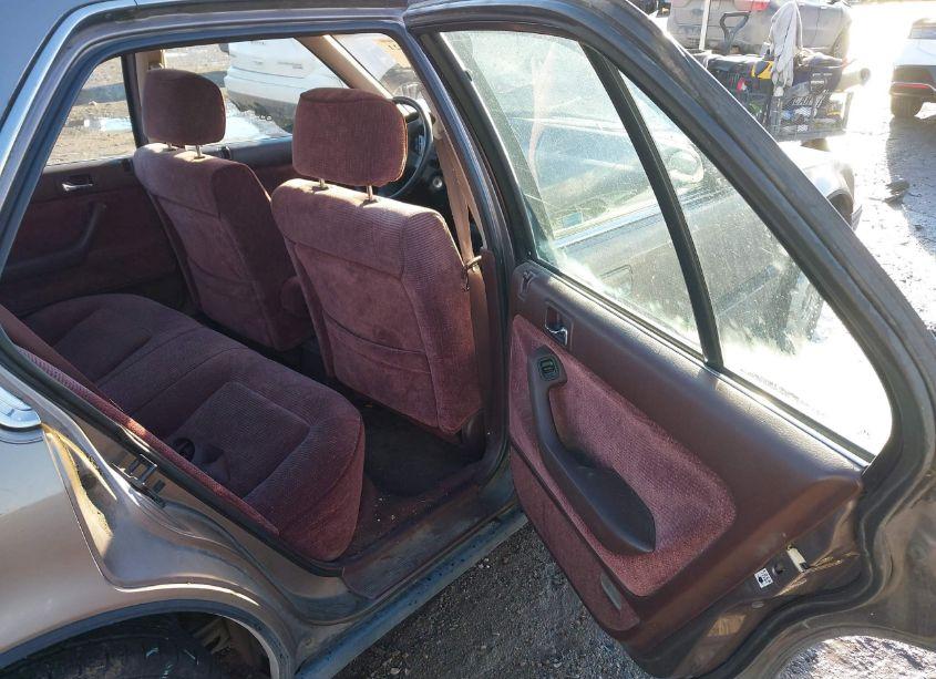 Photo 8 of 1993 Honda Accord EX (VIN 1HGCB7677PA026993)