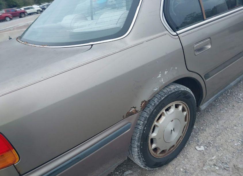 Photo 12 of 1992 Honda Accord EX (VIN 1HGCB767XNA160863)