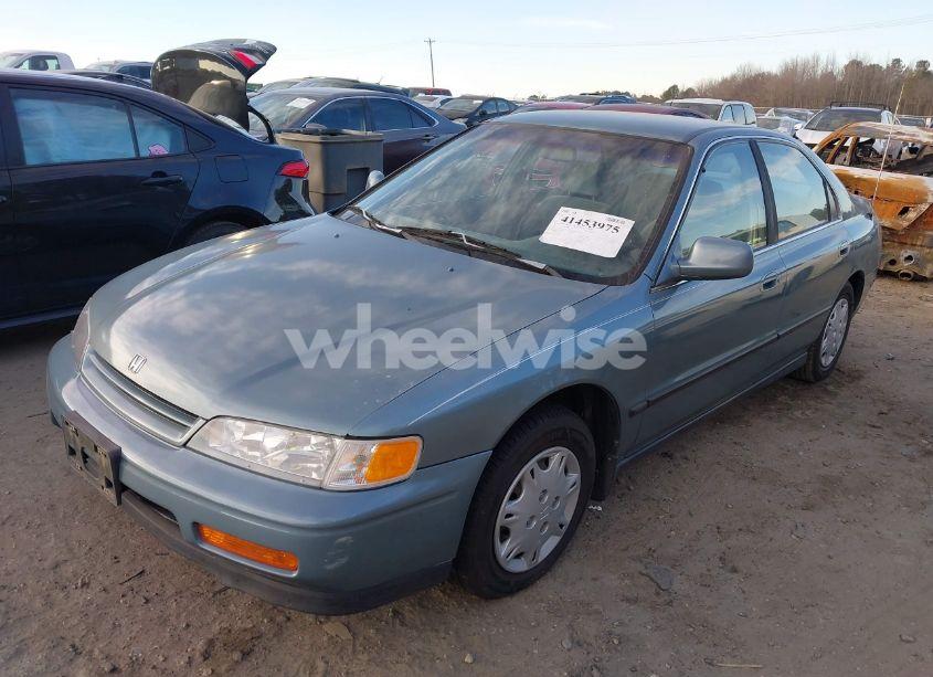 Photo 2 of 1995 Honda Accord LX/EX (VIN 1HGCD5530SA103547)