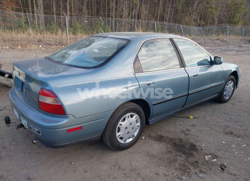 Photo 4 of 1995 Honda Accord LX/EX (VIN 1HGCD5530SA103547)