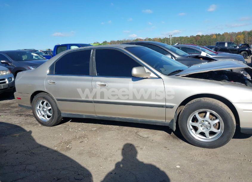 Photo 13 of 1995 Honda Accord LX/EX (VIN 1HGCD5531SA011301)