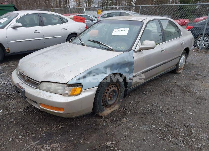 Photo 2 of 1996 Honda Accord LX/EX (VIN 1HGCD5534TA029101)
