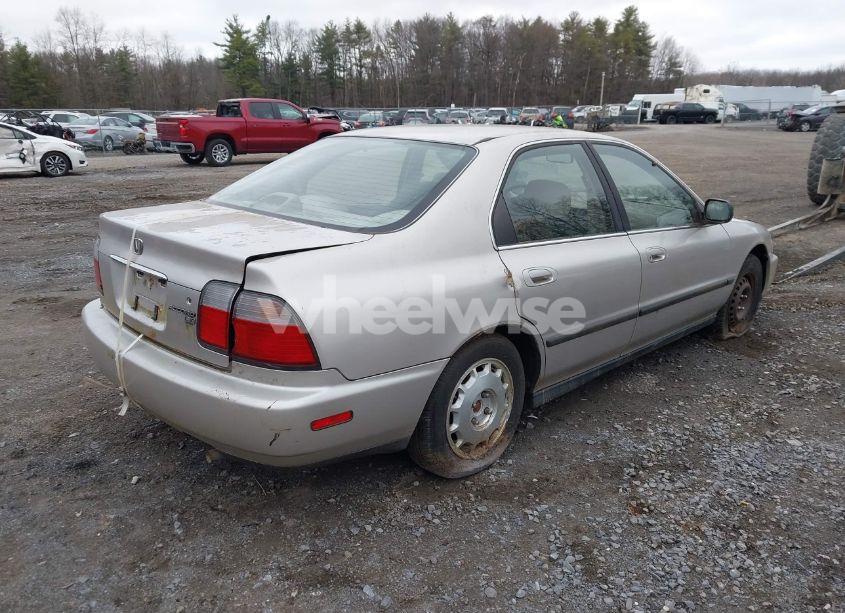 Photo 4 of 1996 Honda Accord LX/EX (VIN 1HGCD5534TA029101)
