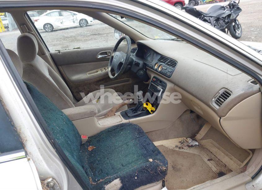 Photo 5 of 1996 Honda Accord LX/EX (VIN 1HGCD5534TA029101)