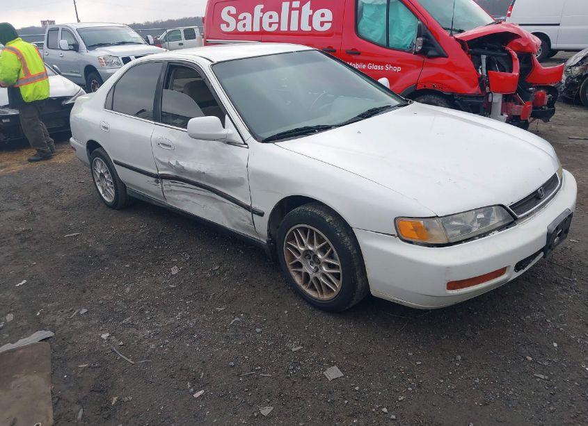 1997 Honda Accord LX (VIN 1HGCD5534VA025438) main photo