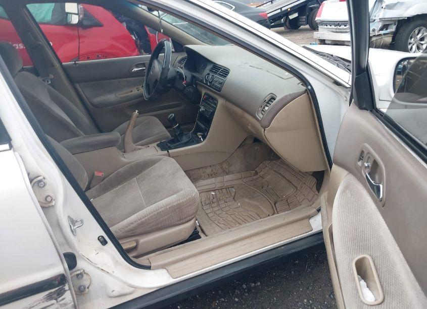 Photo 5 of 1997 Honda Accord LX (VIN 1HGCD5534VA025438)