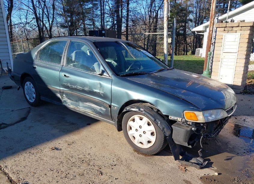 1997 Honda Accord LX (VIN 1HGCD5534VA227650) main photo